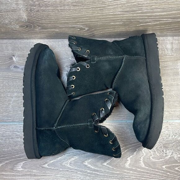 Ugg Aidah Black Suede Women’s Sz 7 Warm Shearling Short Pull On Winter Boots - Picture 10 of 10